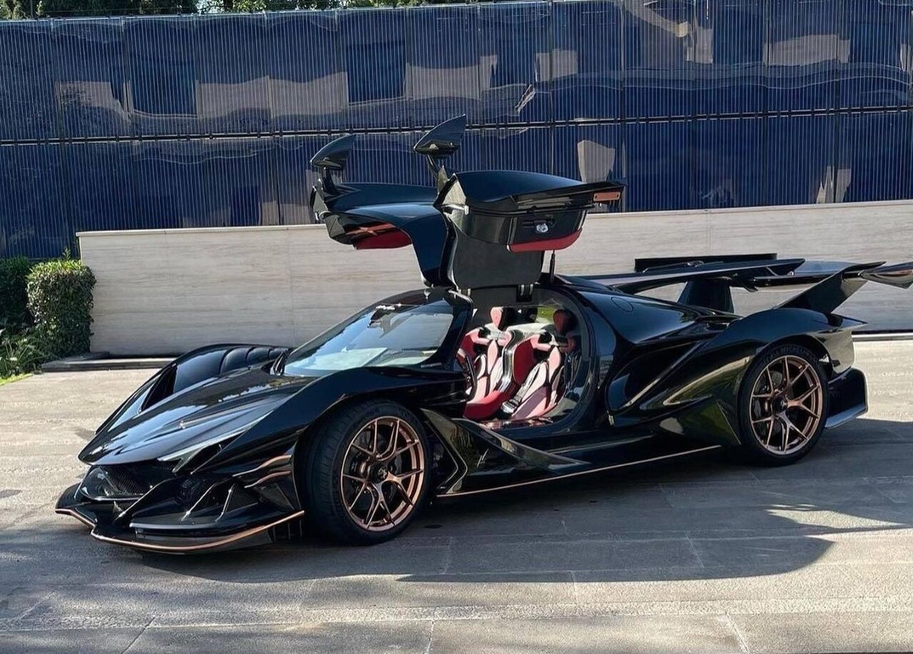 The Apollo IE Black Dragon with doors open