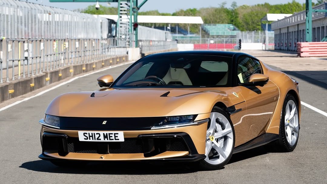 Shmee150's Ferrari 12 Cilindri in a golden paint