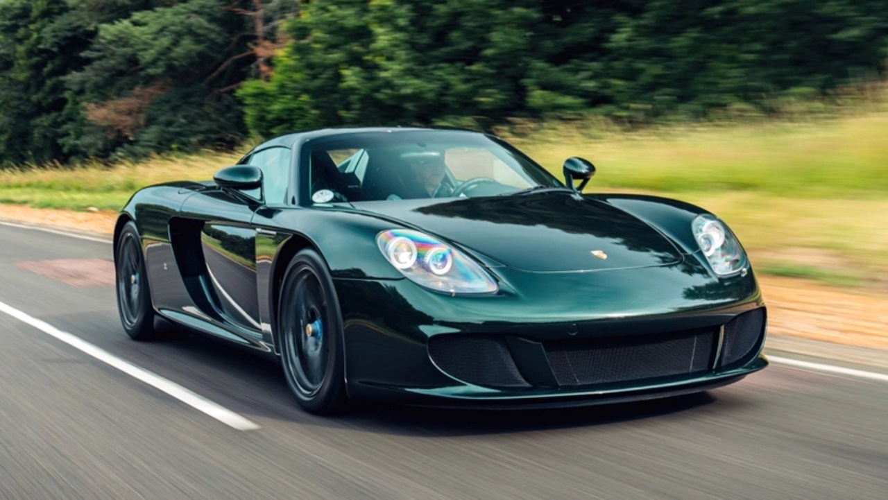 a dark green Porsche Carrera GTZ Zagato